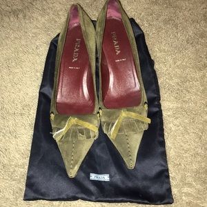Prada woman’s Brown Suade shoes 👠